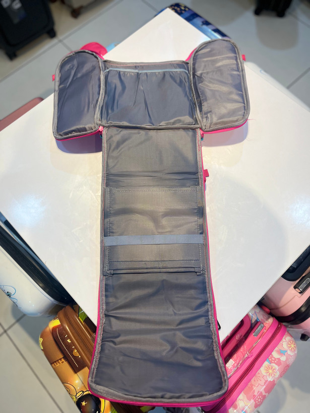 کوله صندوقی به همراه جامدادی