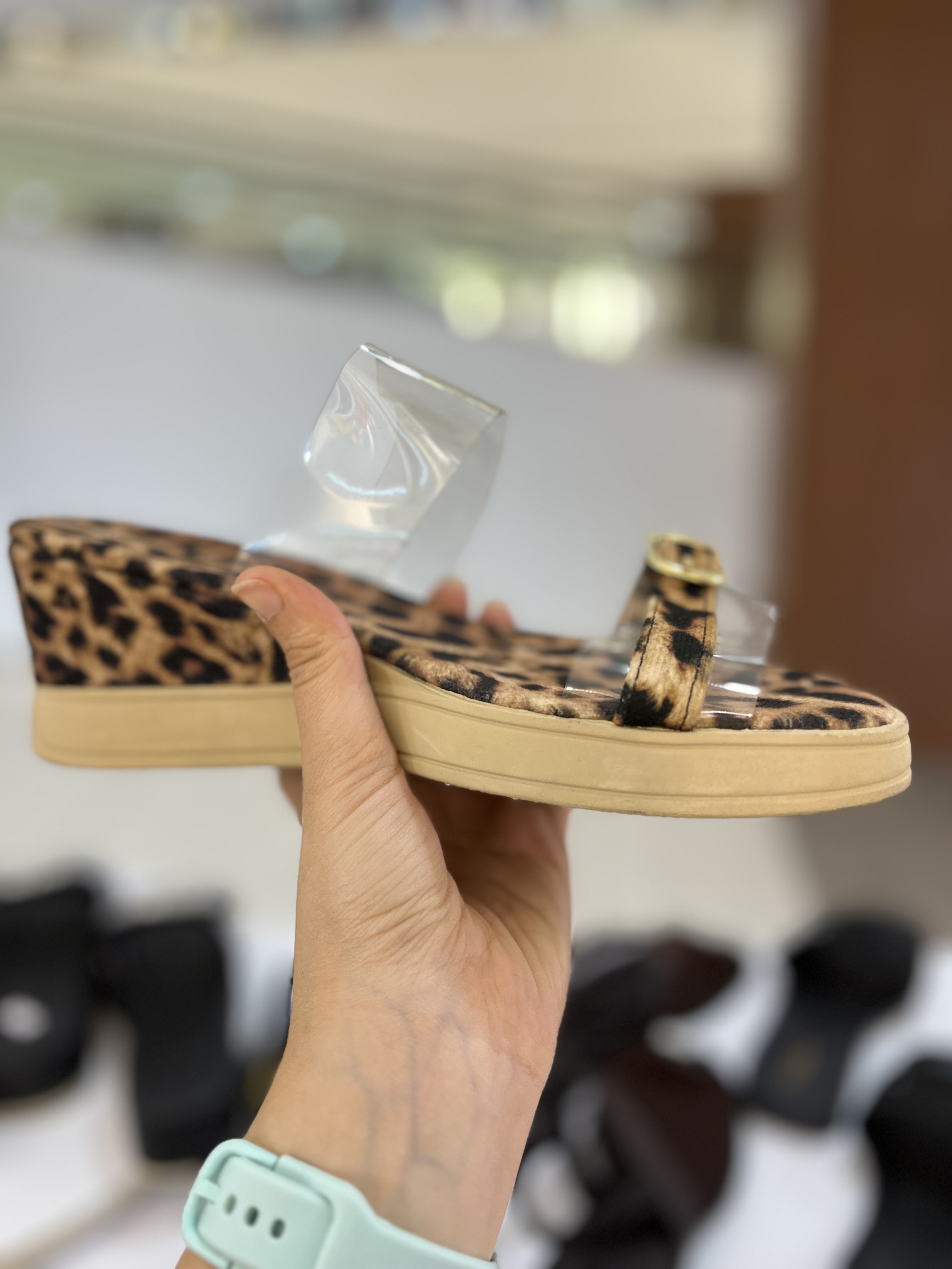 صندل شیشه ای پلنگی