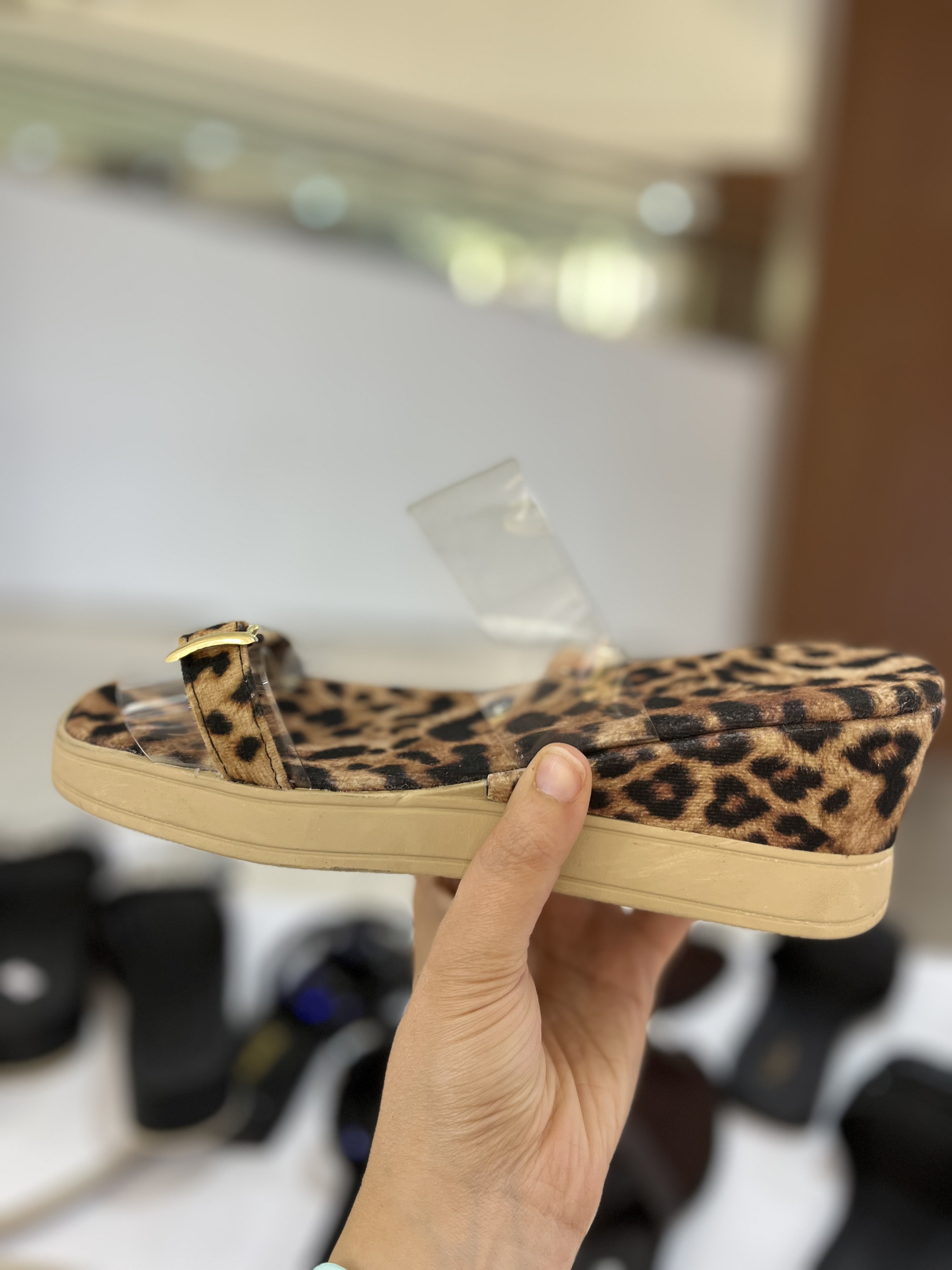 صندل شیشه ای پلنگی